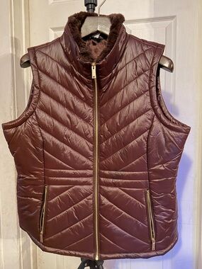 Calvin Klein Women’s Quilted Puffer Vest Faux Fur Collar : Large